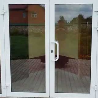 Пластиковые двери